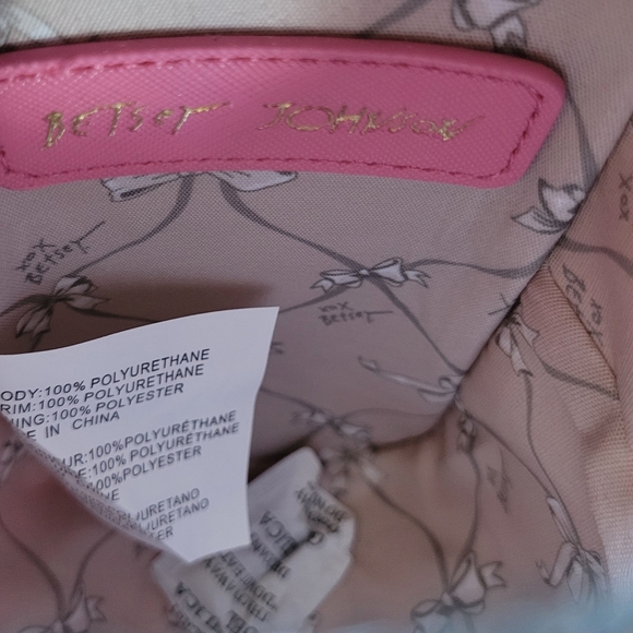 ✨️HP✨️Betsey Johnson | NWT Cute Pink Beach Dog House Shaped Crossbody Bag - Picture 9 of 12